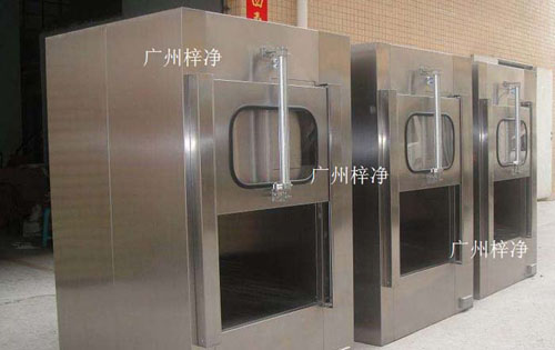 傳遞窗廣泛應用于微細科技、生物實驗室、制藥廠、醫院、食品加工業、LCD、電子廠等等一切需要空氣凈化的場所。