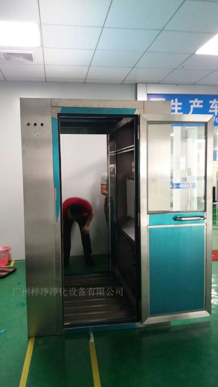 安裝風淋室的地面應平整，如有必要，應進行找平和加固處理。