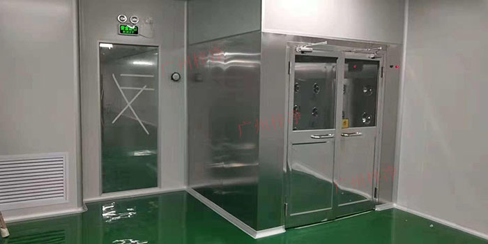 風(fēng)淋室作為潔凈室入口的重要設(shè)備